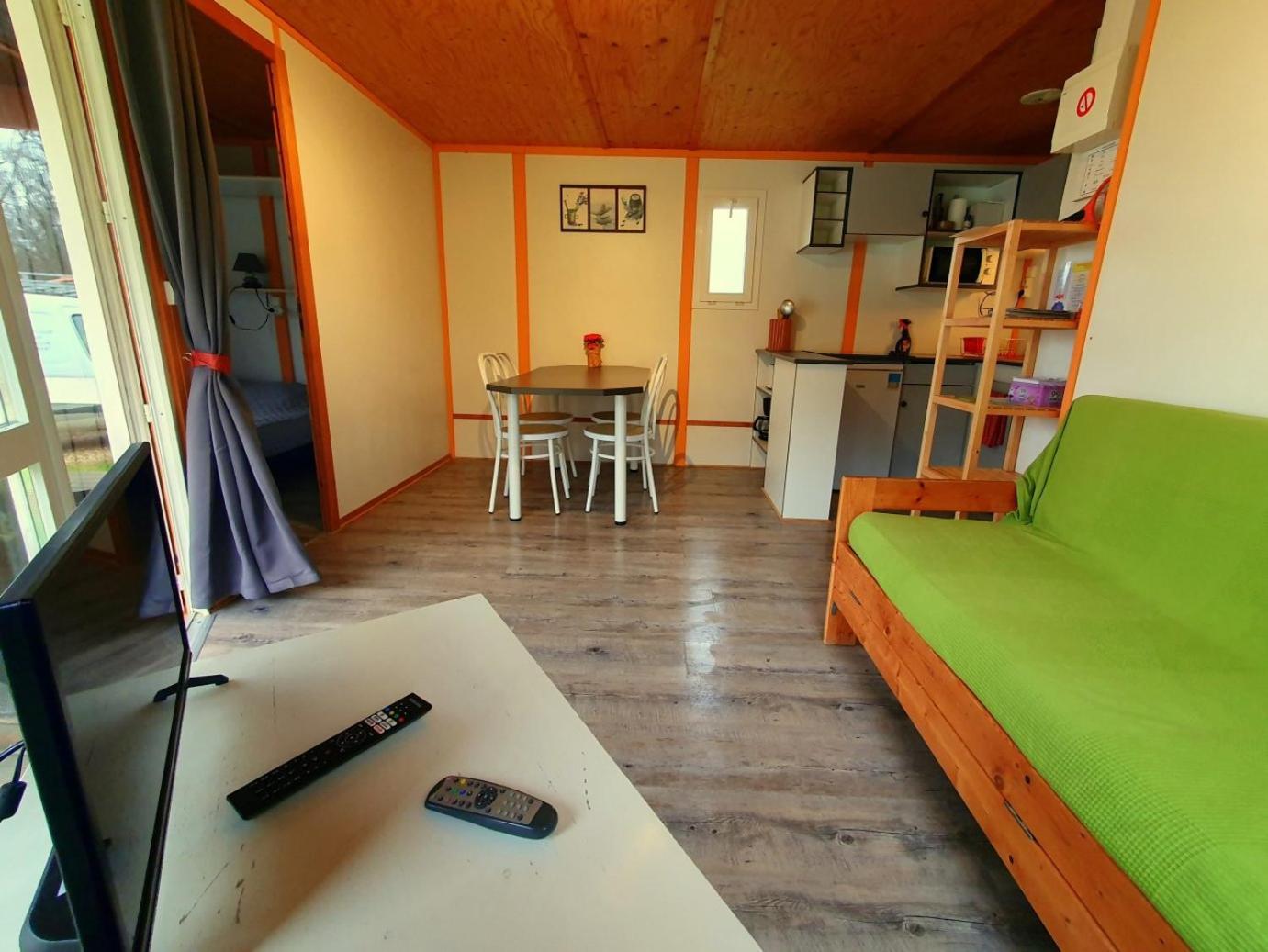 Les Chalets Du Quignon Autry-le-Chatel Екстер'єр фото